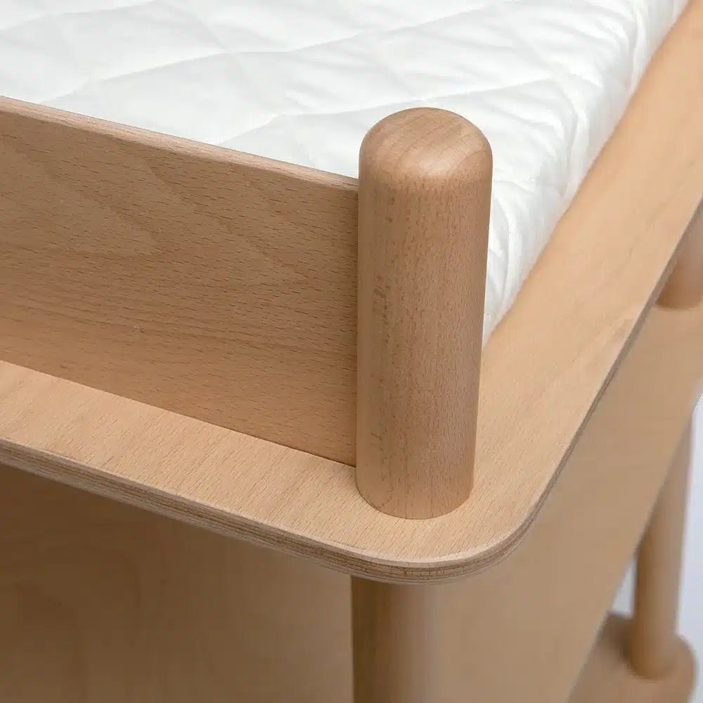 Charlie Crane PAGO Changing Table, en del av kategorien Furniture - At Home Interiør