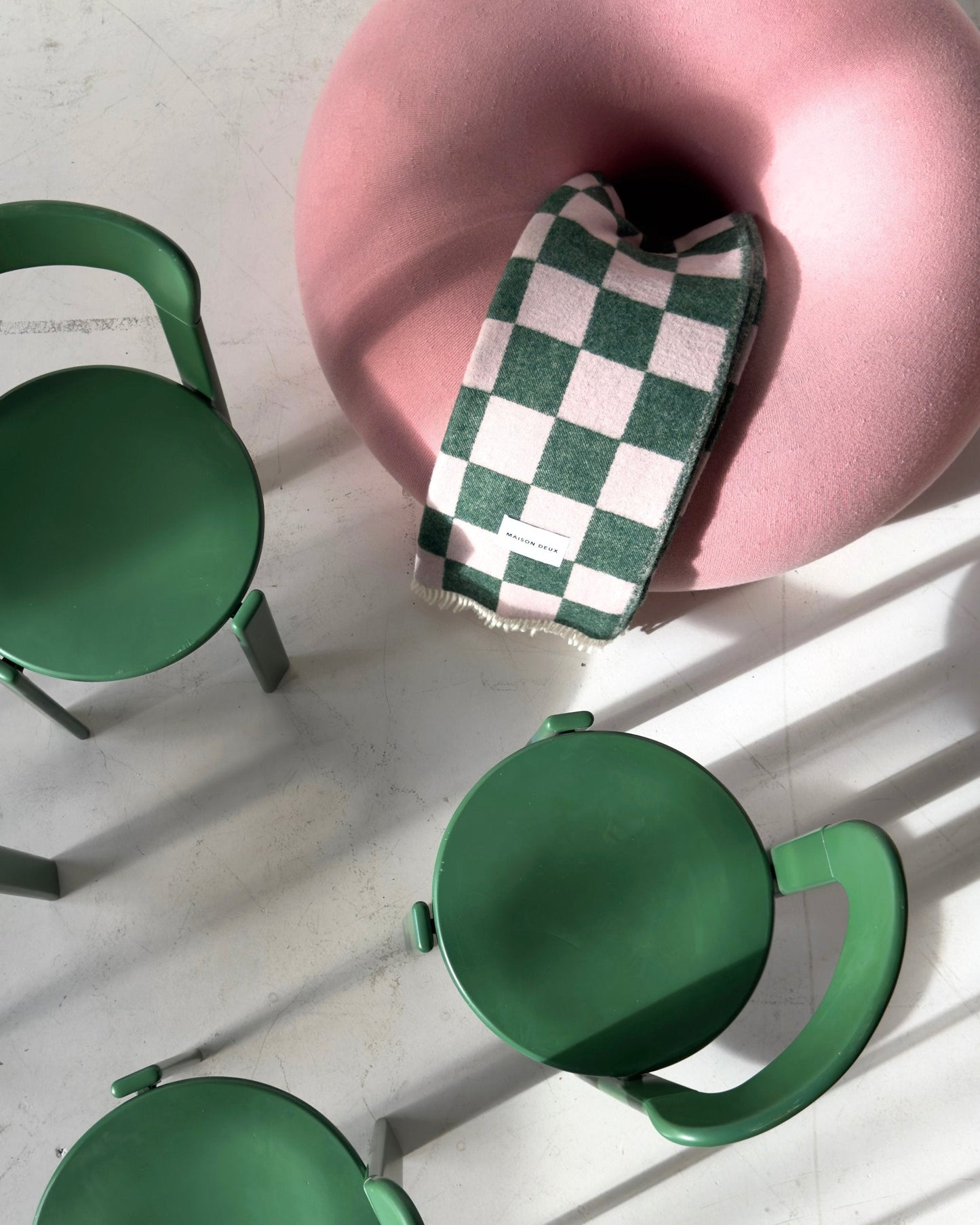 Checkerboard Ullpledd Green pink, en del av kategorien Pledd - At Home Interiør